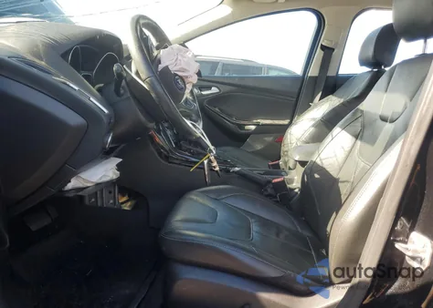 2018 Ford Focus Titanium z USA, uszkodzony, nr VIN 1FADP3J23JL293767